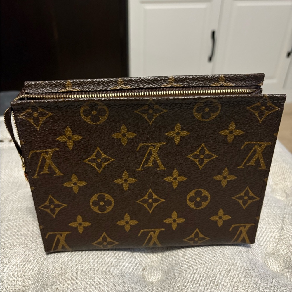 Louis Vuitton Toiletry 19 Brown Monogram